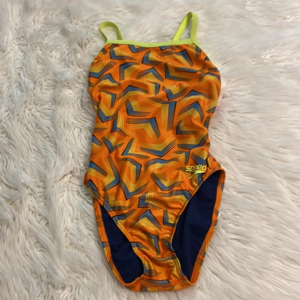 Speedo Swimsuit size 30 brand new with tags - Picture 7 of 8
